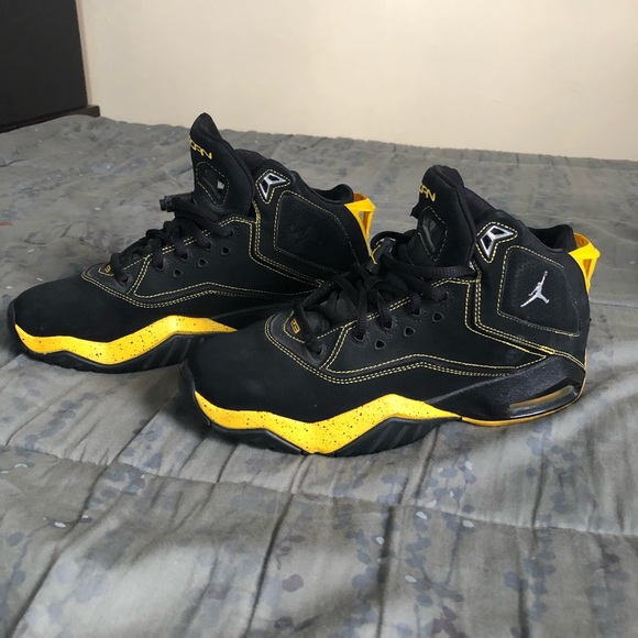 black and yellow jordans size 5